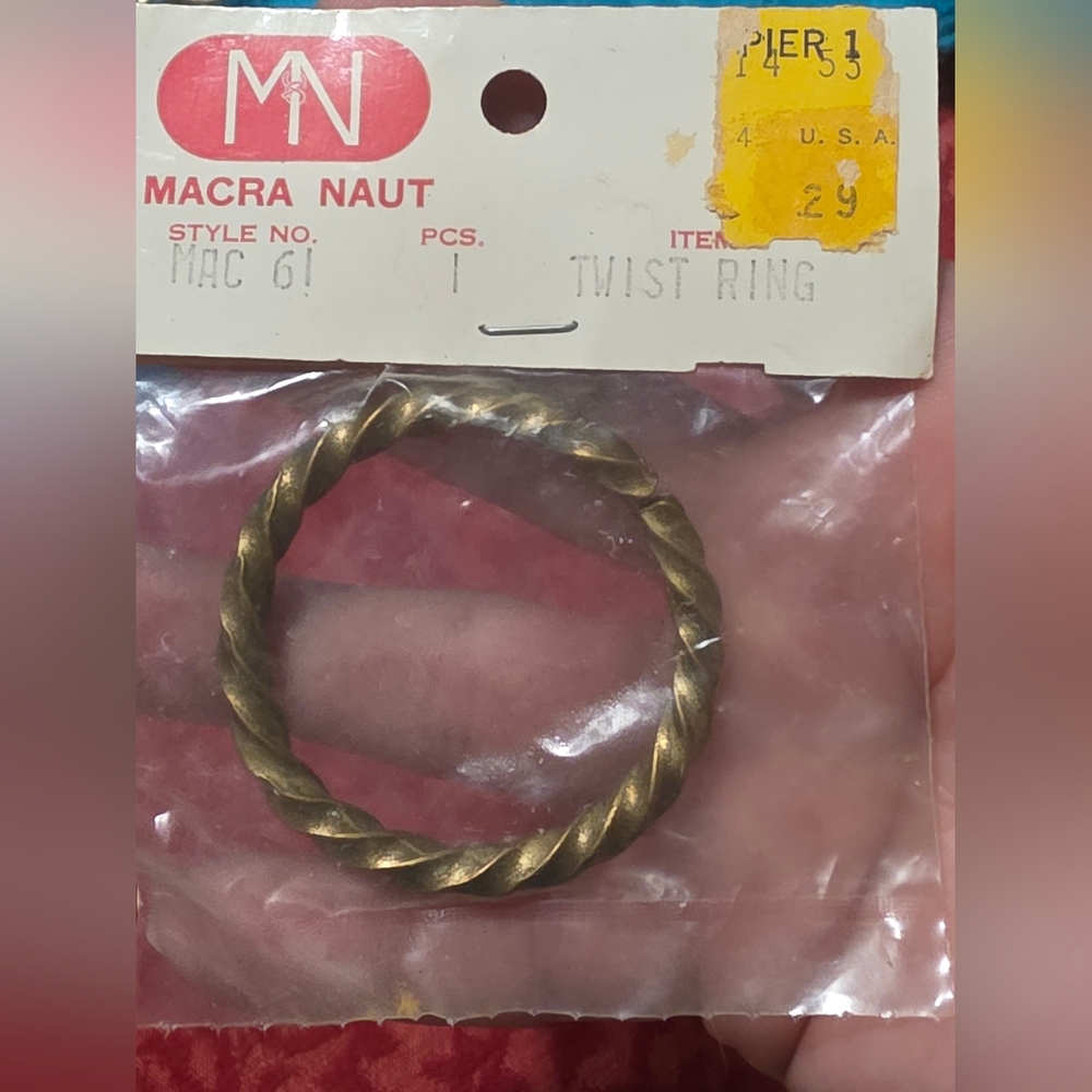 Twist Ring in Gold Tone